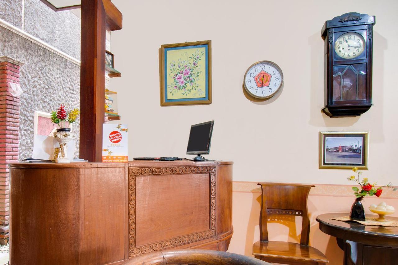 Oyo 3217 The Ts Homestay Malang Exterior photo