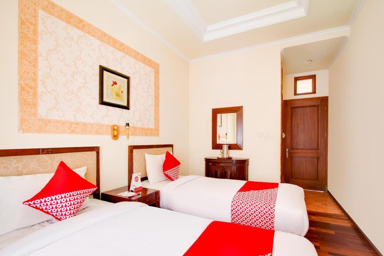 Oyo 3217 The Ts Homestay Malang Exterior photo