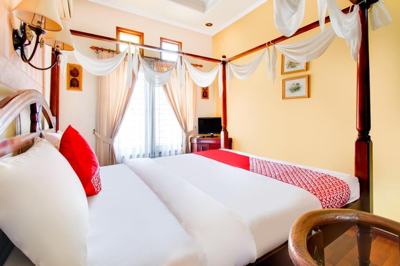 Oyo 3217 The Ts Homestay Malang Exterior photo